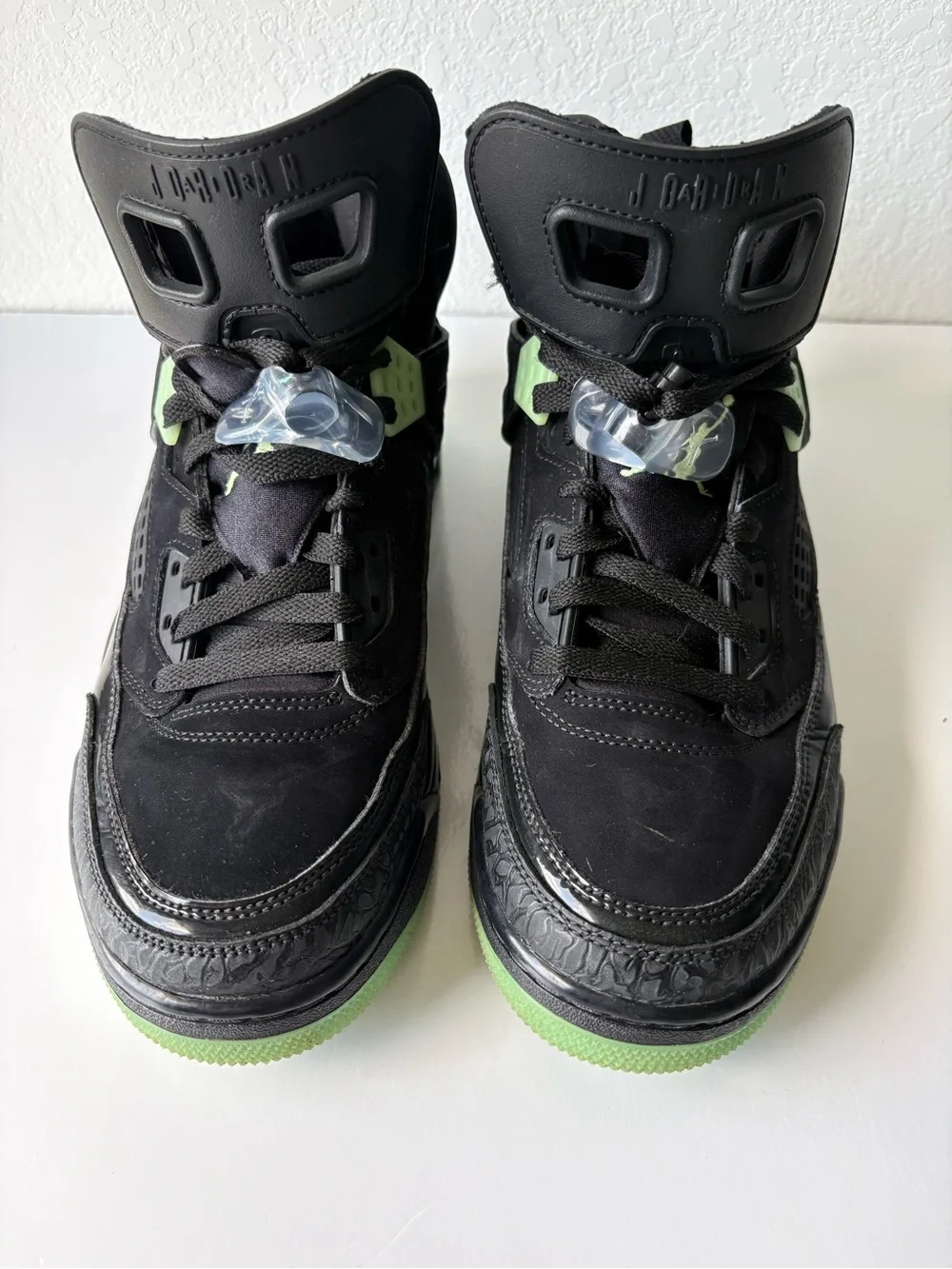 Rare Authentic Nike Air Jordan Son of Mars Low sneakers in the Black/Glow Green
